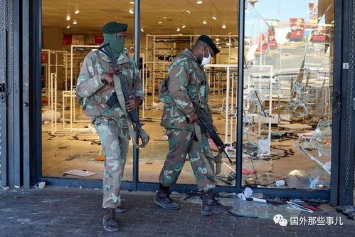 購物中心發生踩踏事件,至少10人喪生